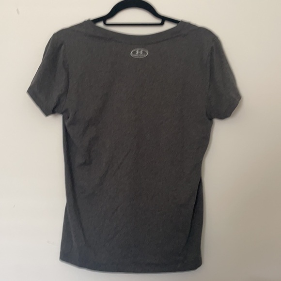 Under Armour V-Neck Workout Short Sleeve Shirt in Grey - Women’s M - Picture 2 of 4